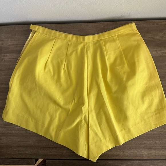 Vintage 70s yellow tailored high waisted shorts made in Paris size small - Picture 7 of 8